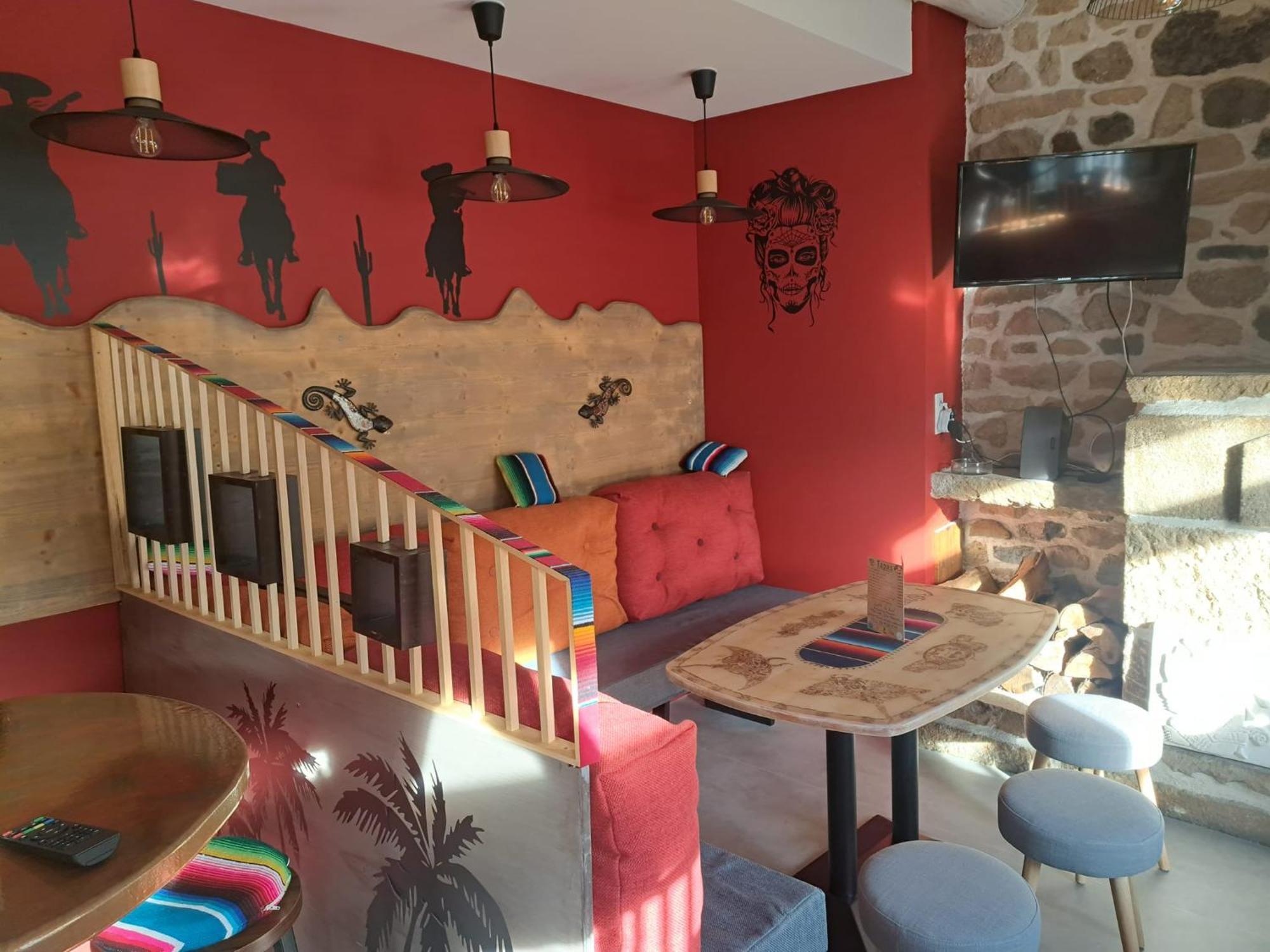Le Barriol Hotel Saint-Julien-Chapteuil Екстериор снимка