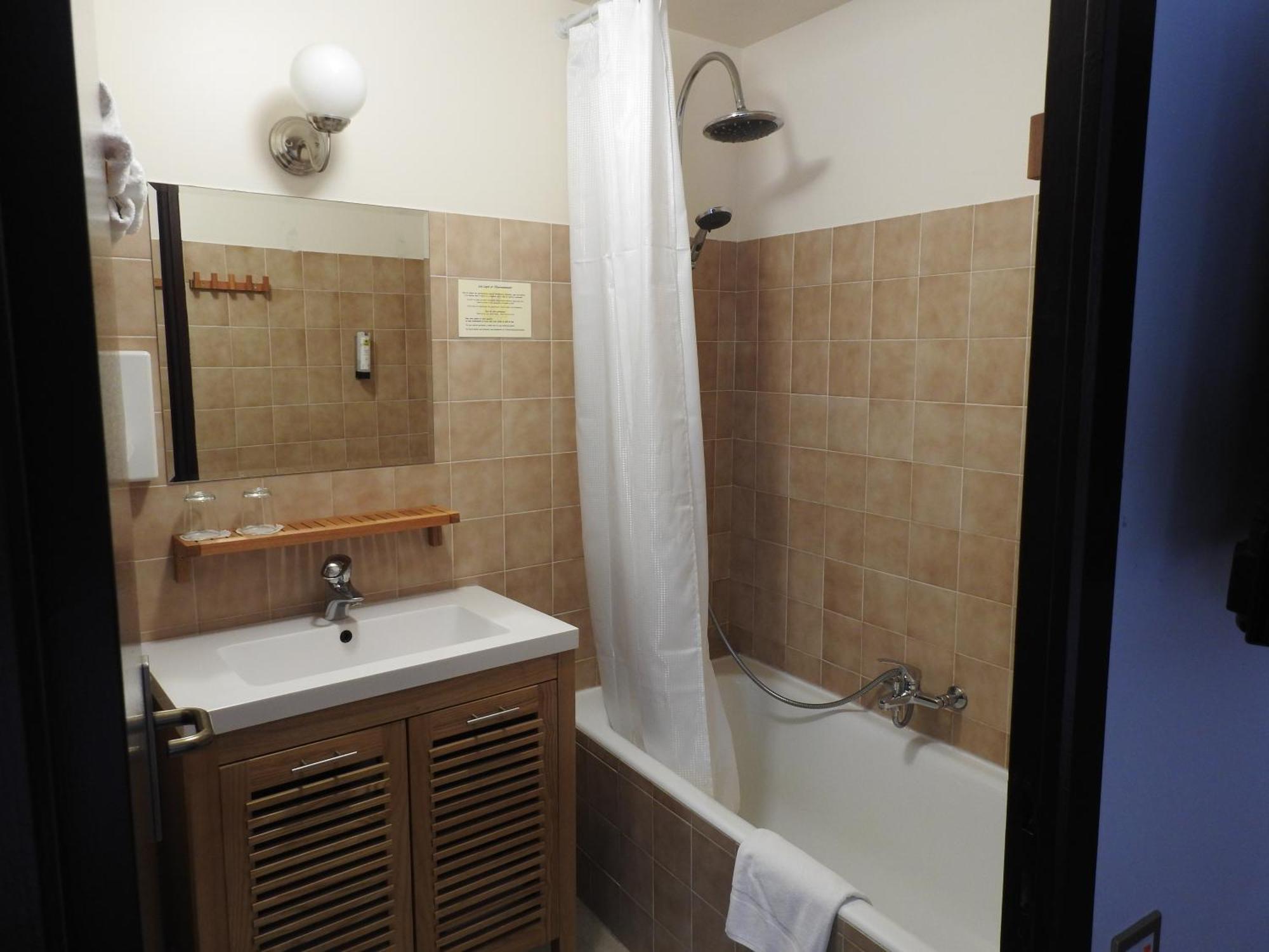 Le Barriol Hotel Saint-Julien-Chapteuil Екстериор снимка