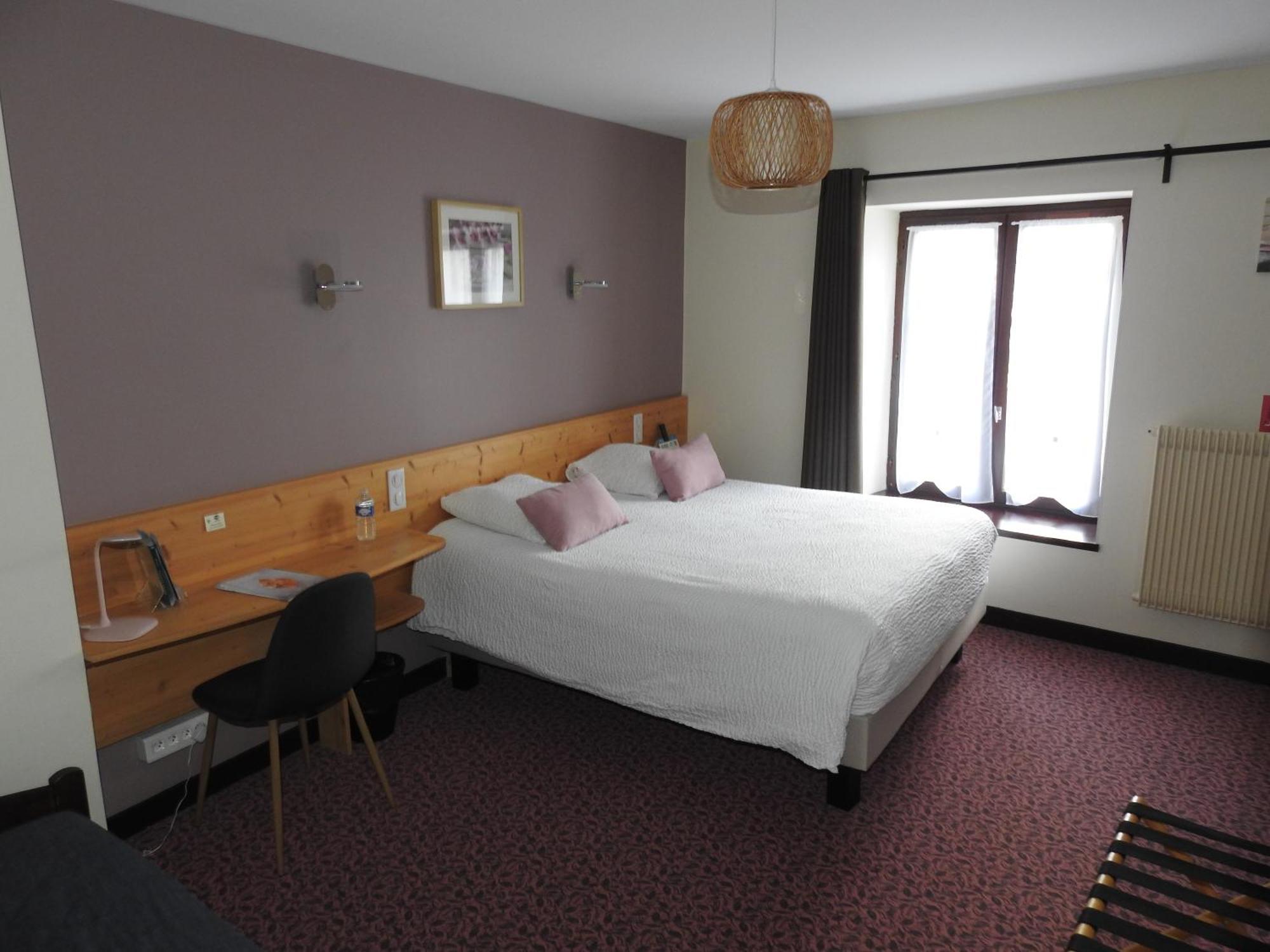 Le Barriol Hotel Saint-Julien-Chapteuil Екстериор снимка