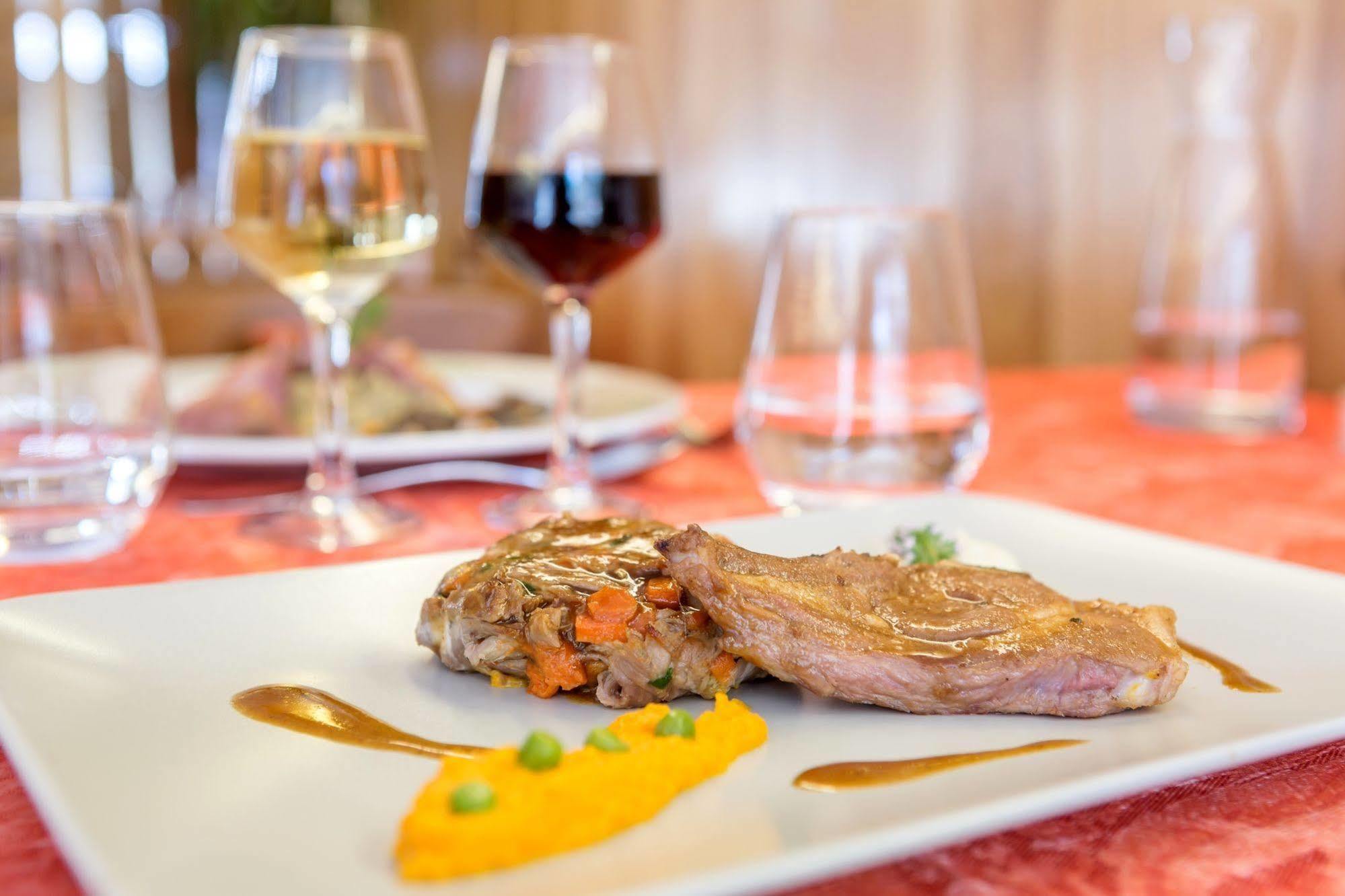 Le Barriol Hotel Saint-Julien-Chapteuil Екстериор снимка