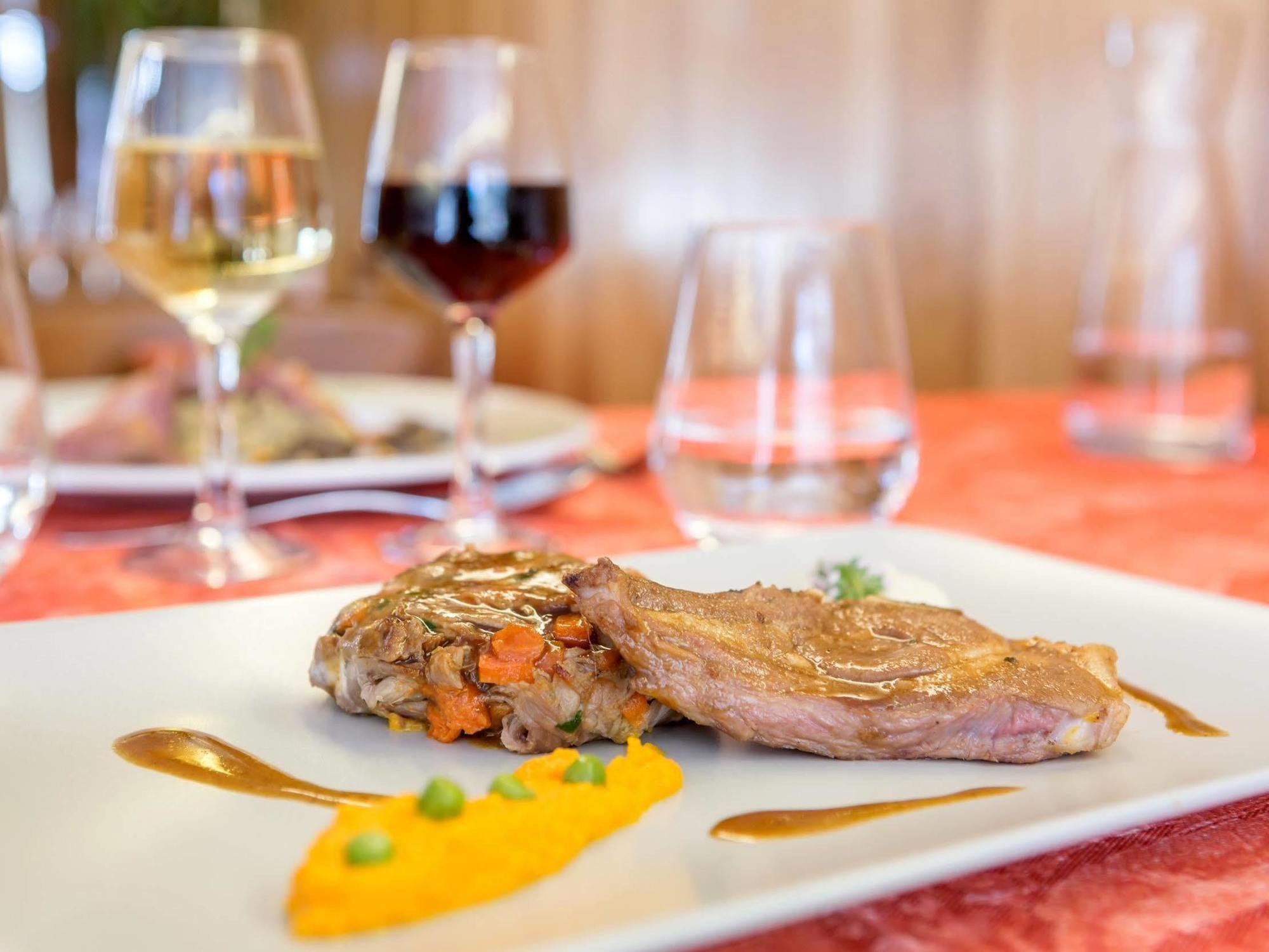 Le Barriol Hotel Saint-Julien-Chapteuil Екстериор снимка