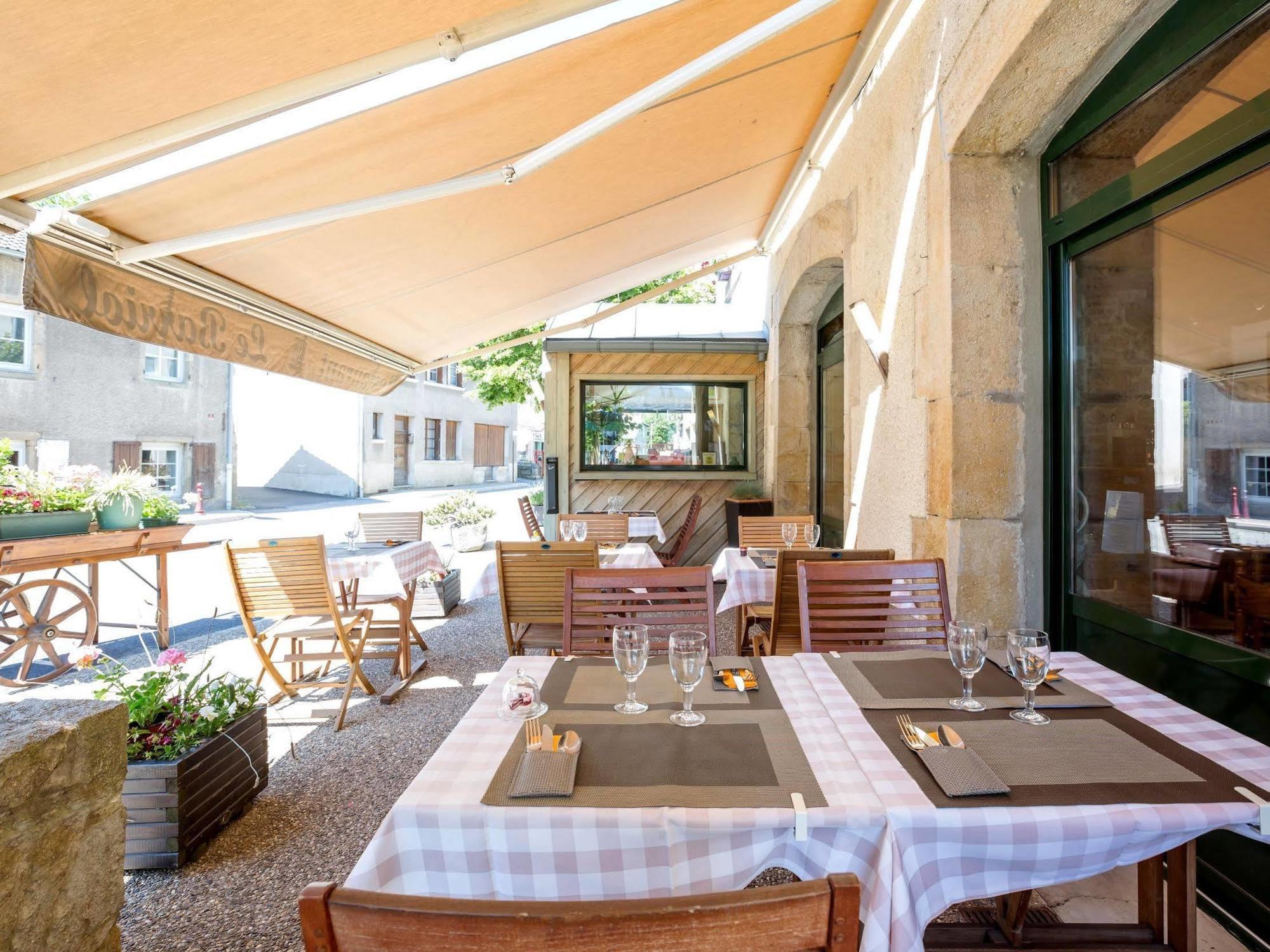 Le Barriol Hotel Saint-Julien-Chapteuil Екстериор снимка